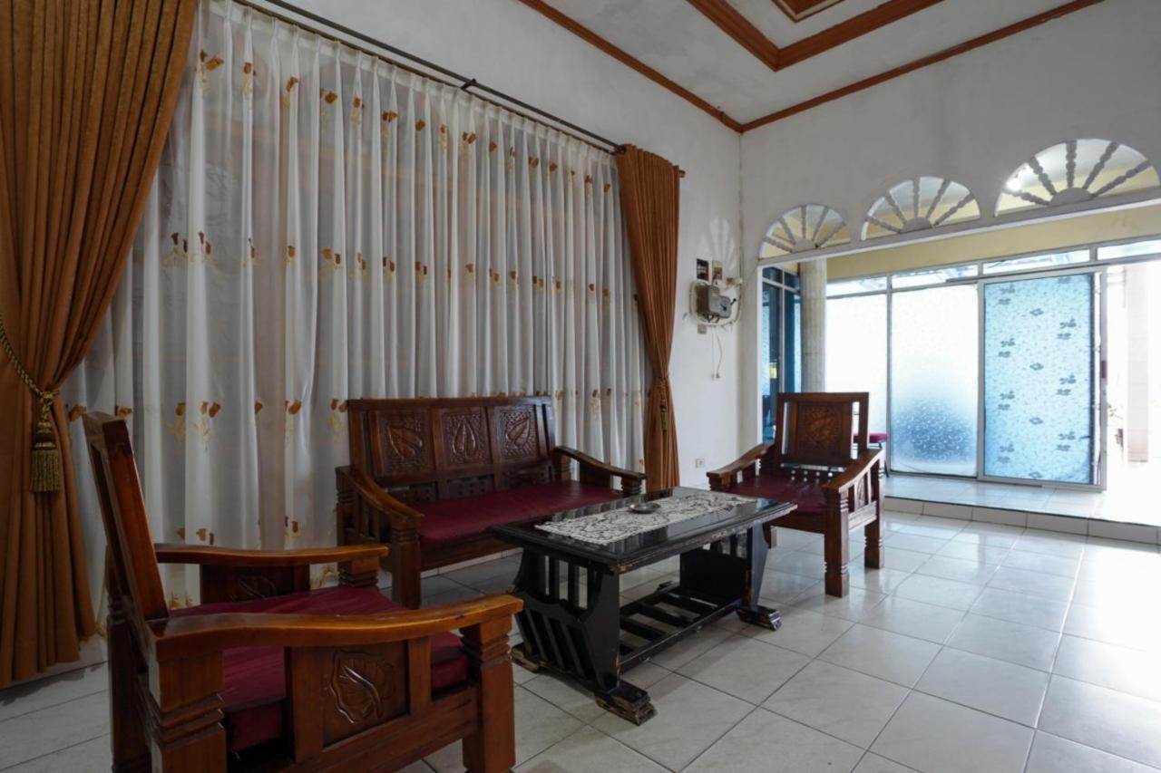 Oyo 2876 Hotel Idayu Palembang Esterno foto