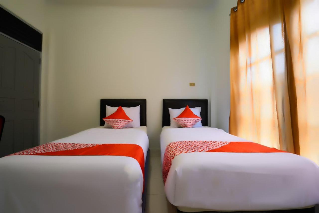 Oyo 2876 Hotel Idayu Palembang Esterno foto